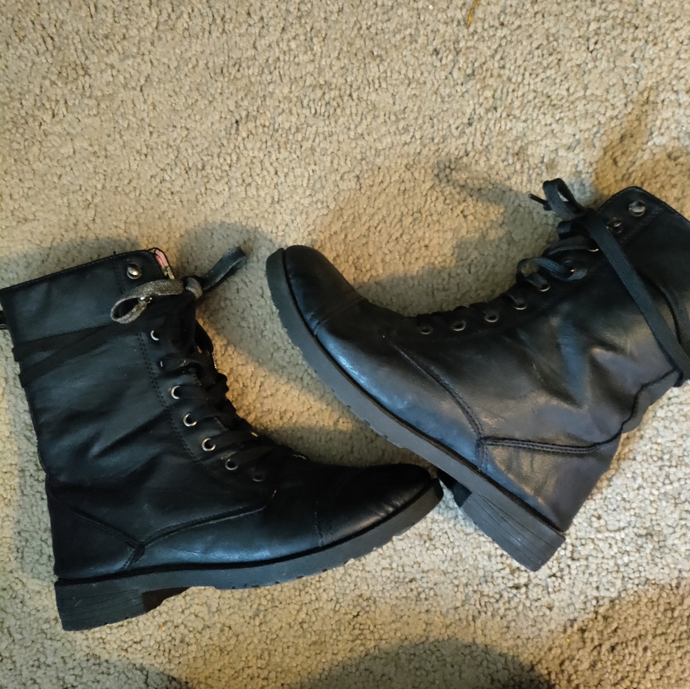 Combat boots